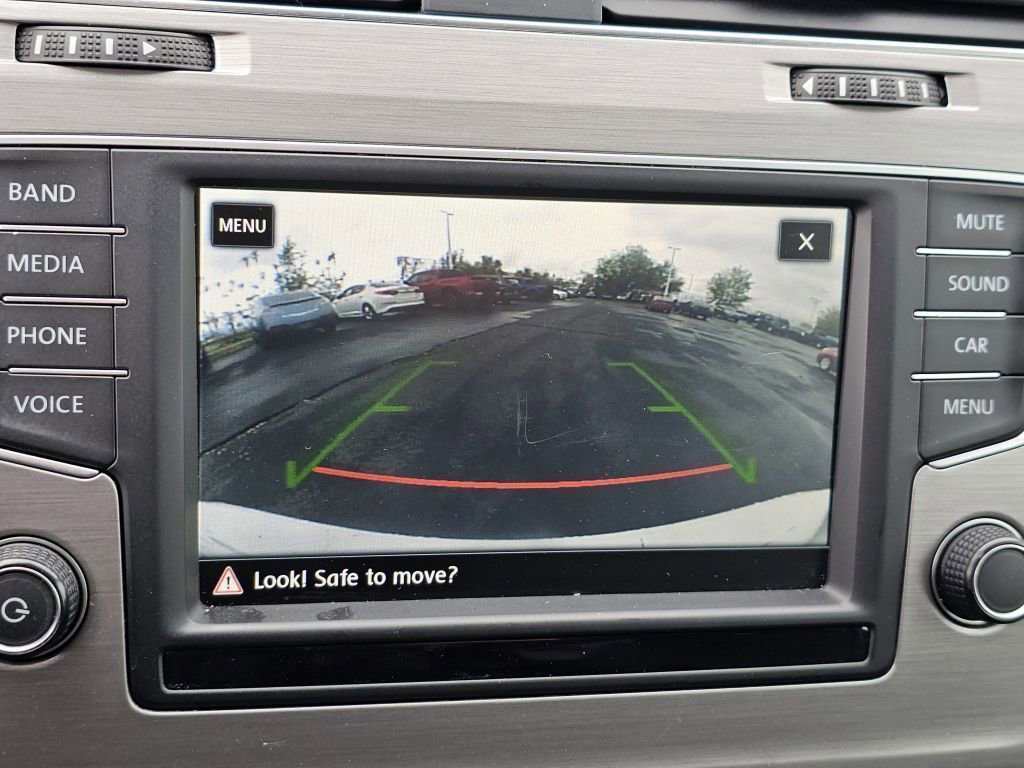 Used 2017 Volkswagen Golf SE FWD image 9