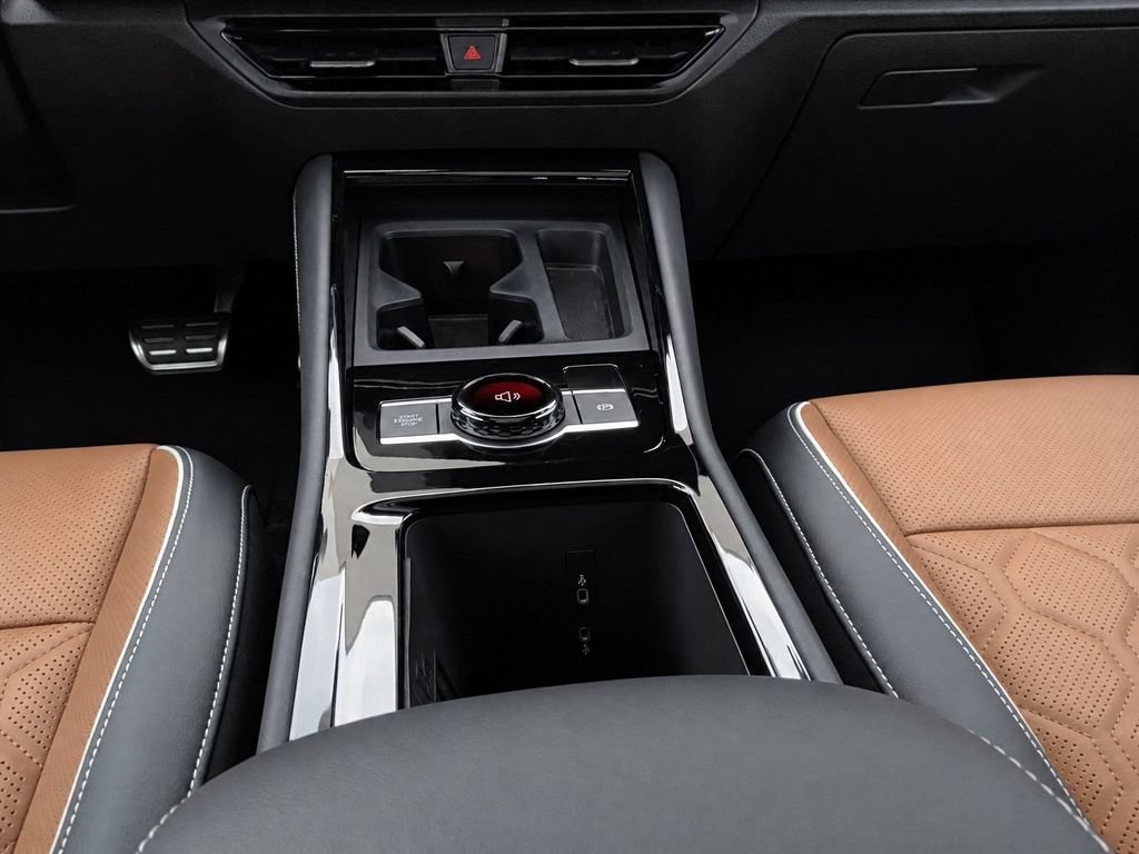 Certified 2025 Volkswagen Tiguan SEL R-Line AWD/4WD image 24