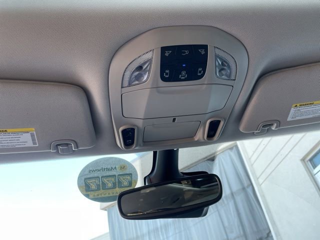 Used 2024 Chrysler Pacifica Touring-L image 19