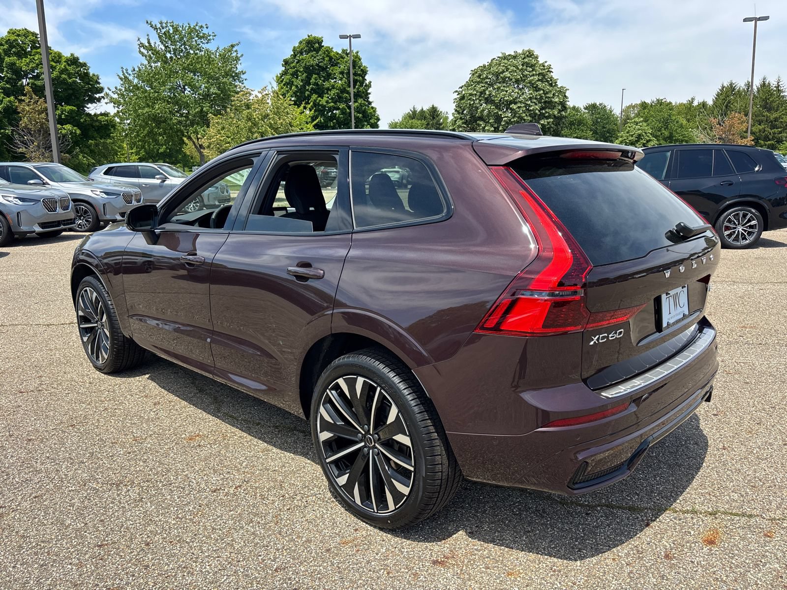 New 2026 Volvo XC60 B5 Ultra w/ Protection Package Premier AWD/4WD image 7