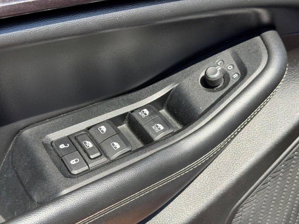 Used 2023 Jeep Grand Cherokee Altitude AWD/4WD image 8