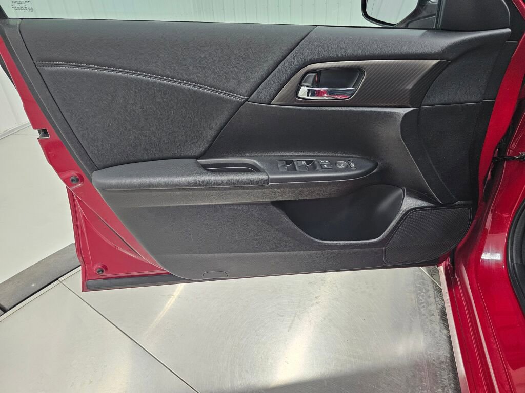 Used 2016 Honda Accord Sport image 20