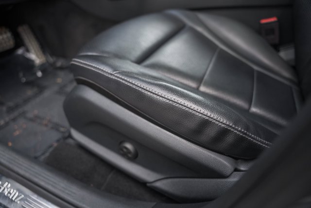 Used 2019 Mercedes-Benz GLC 300 4MATIC image 34