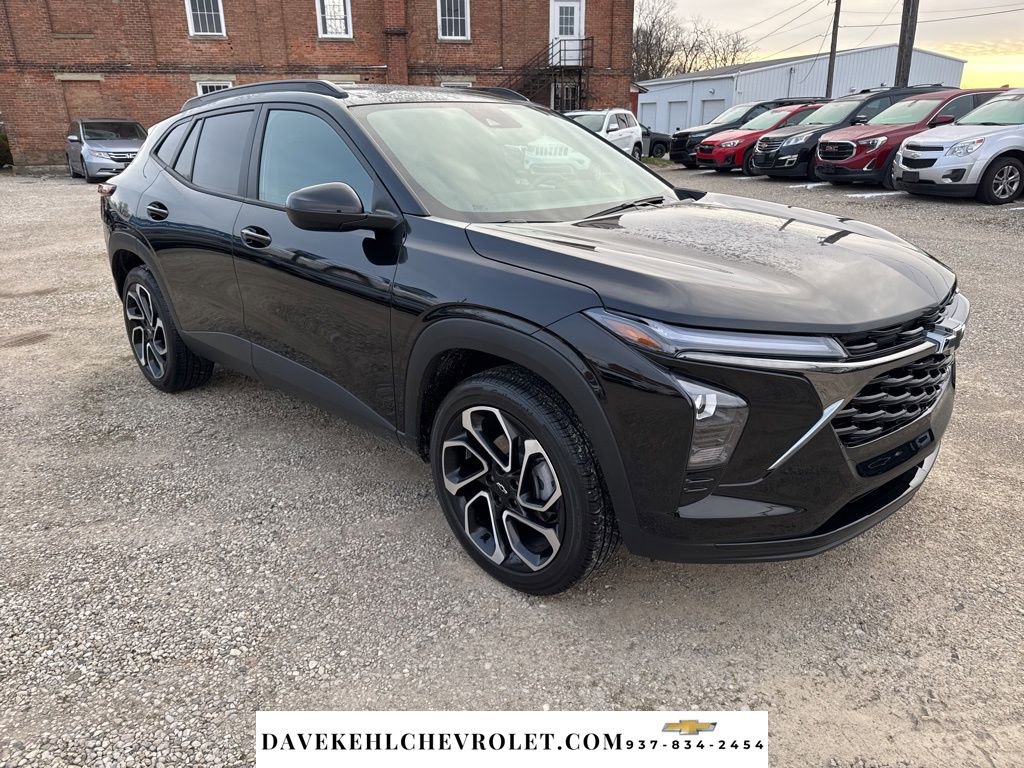 Used 2025 Chevrolet Trax RS w/ Sunroof Package image 7