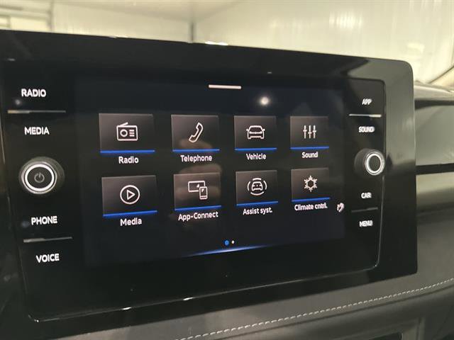 Certified 2025 Volkswagen Taos SE image 24