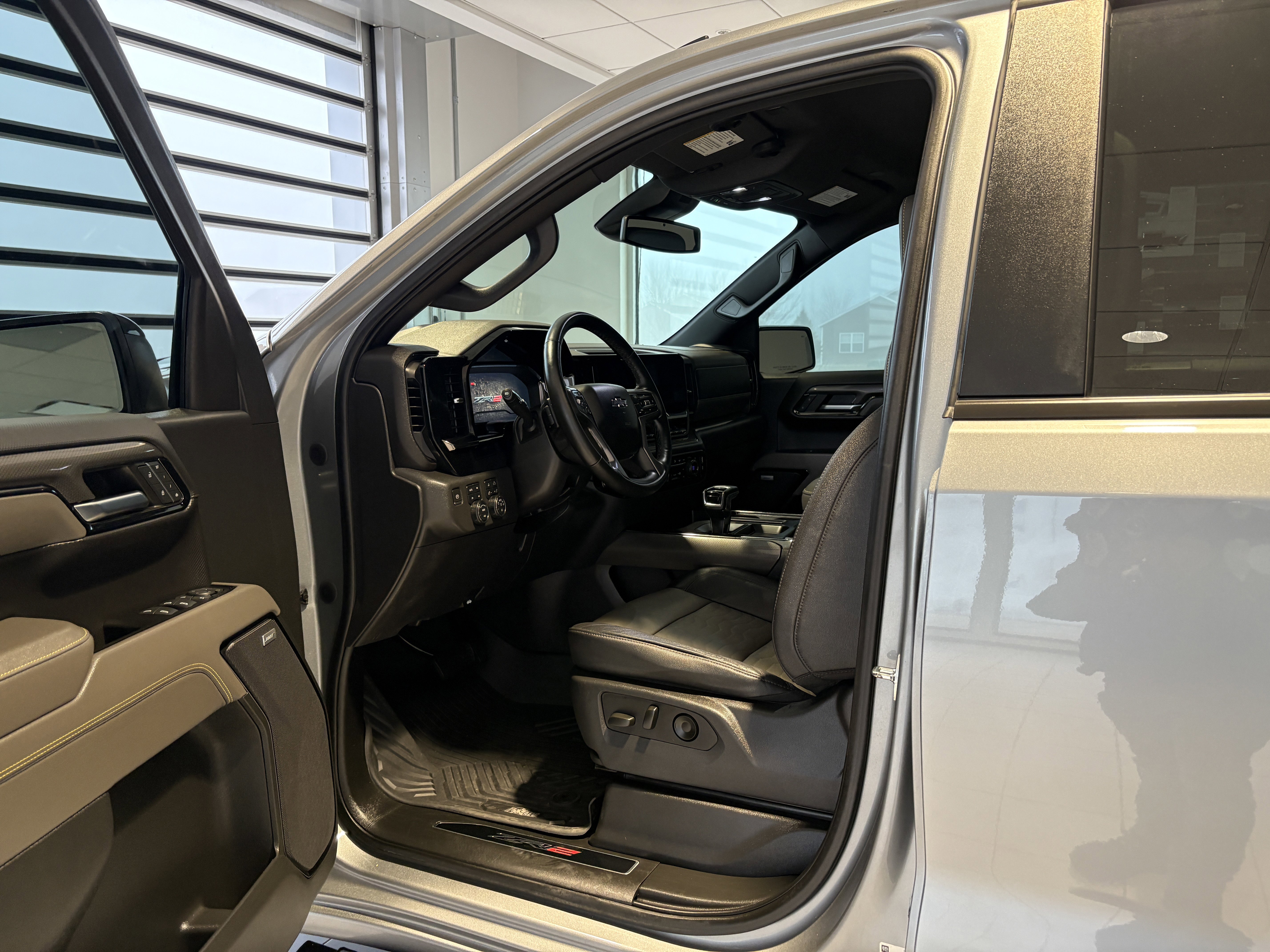 Used 2023 Chevrolet Silverado 1500 ZR2 w/ ZR2 Bison Edition image 9