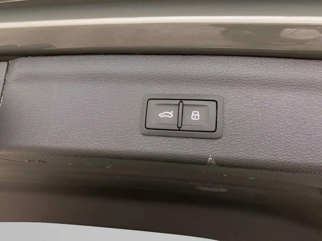 Used 2024 Audi Q3 2.0T Premium w/ Convenience Package AWD/4WD image 10