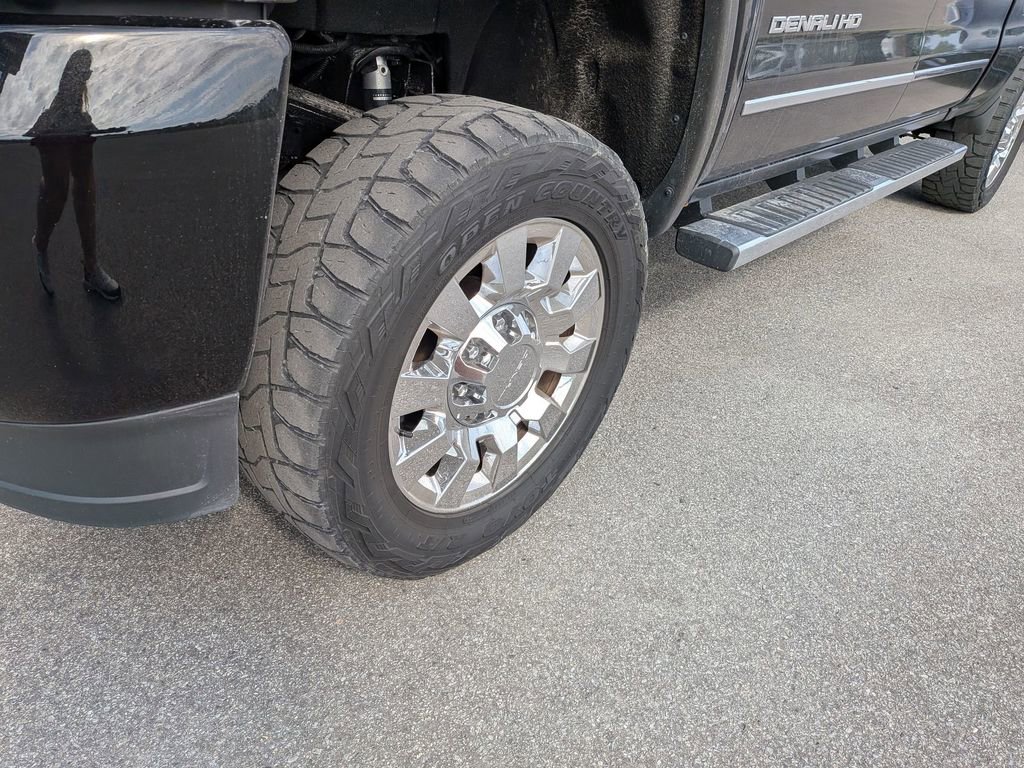 Used 2019 GMC Sierra 2500 Denali w/ Duramax Plus Package AWD/4WD image 3