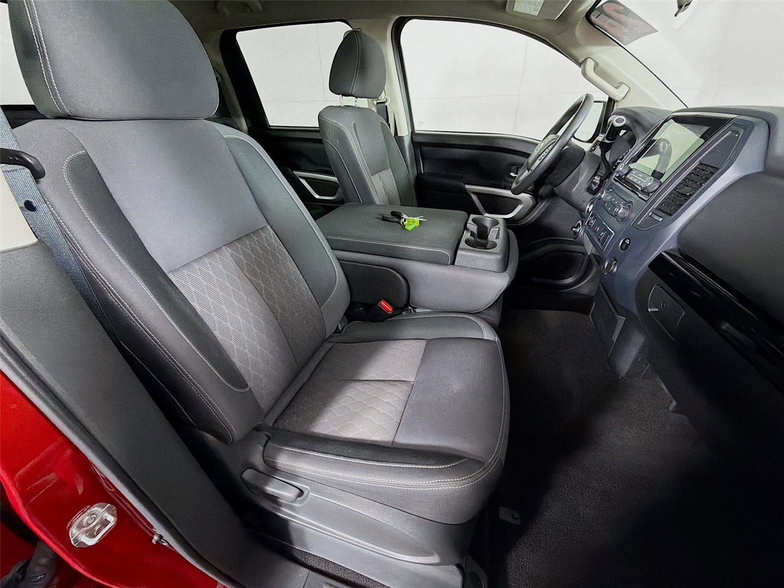 Used 2024 Nissan Titan SV AWD/4WD image 25