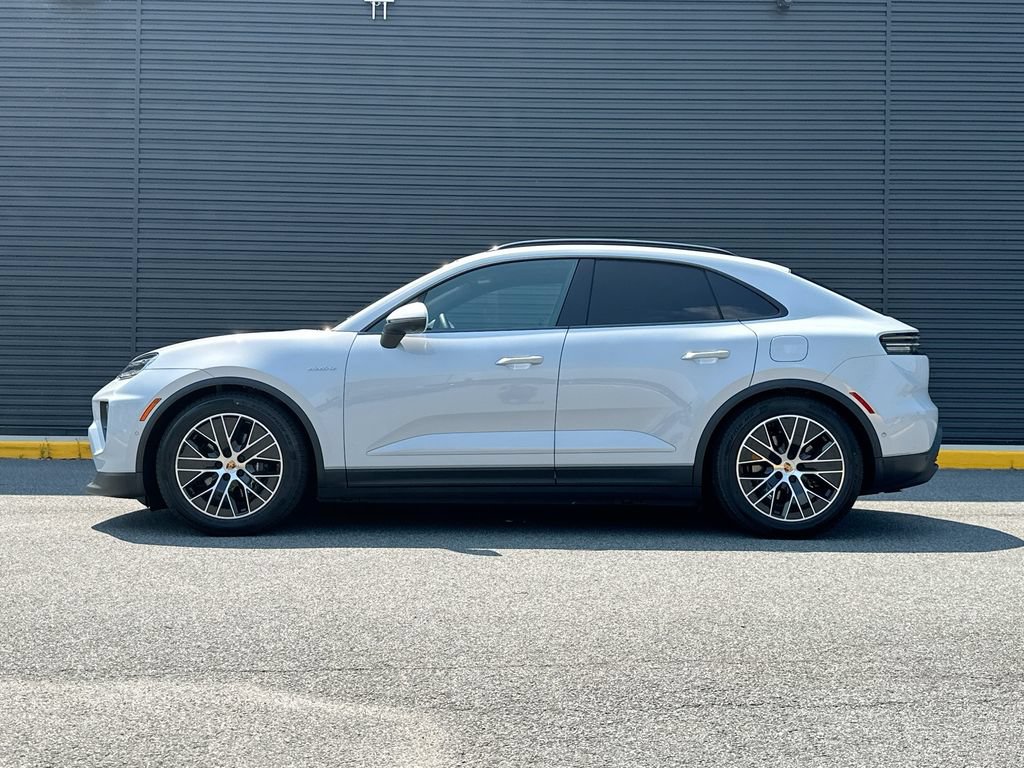 New 2026 Porsche Macan 4 Electric AWD/4WD image 2