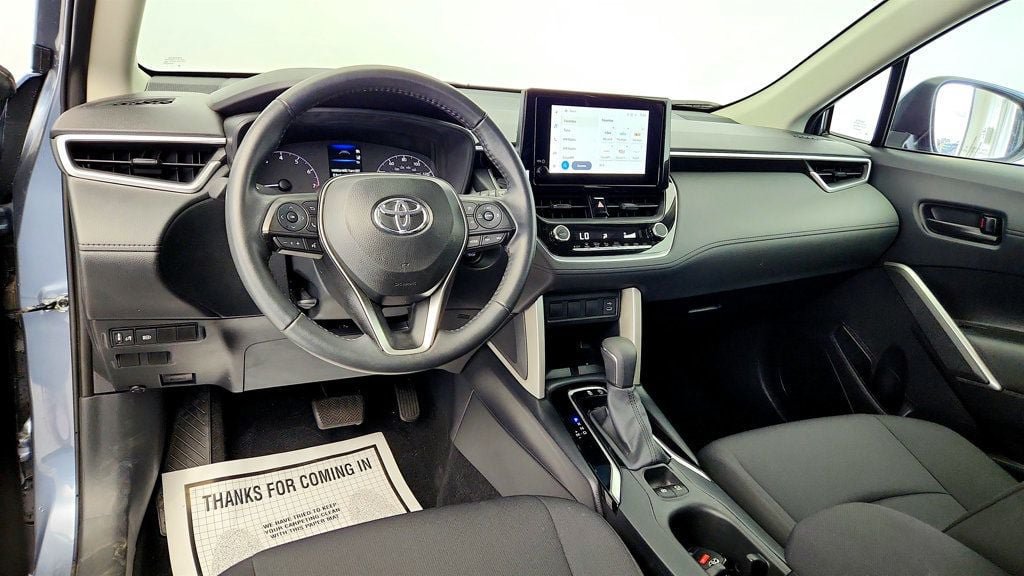 Used 2024 Toyota Corolla Cross LE FWD image 11