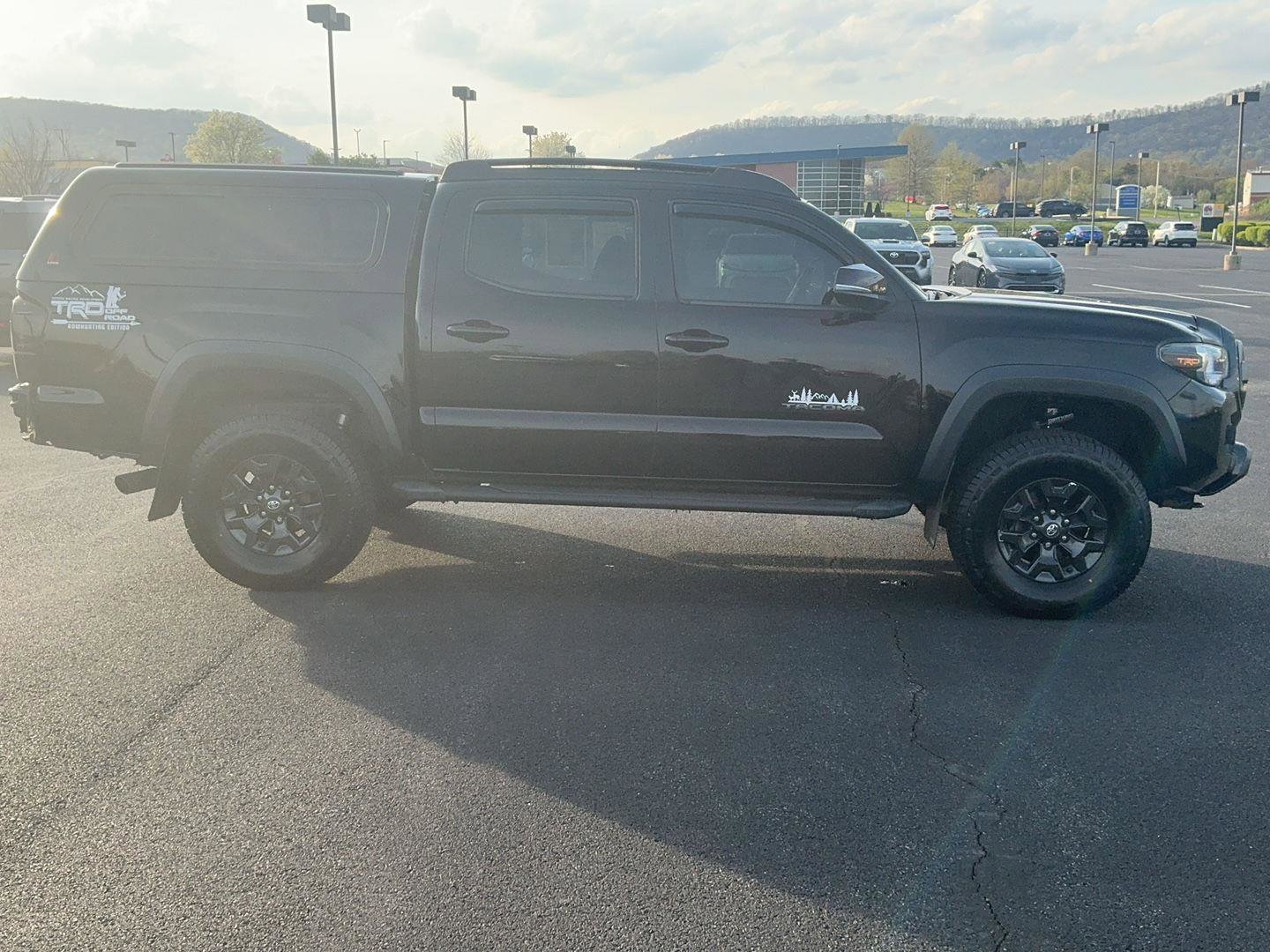 Used 2017 Toyota Tacoma TRD Off-Road w/ Tow Package (A/T) image 5
