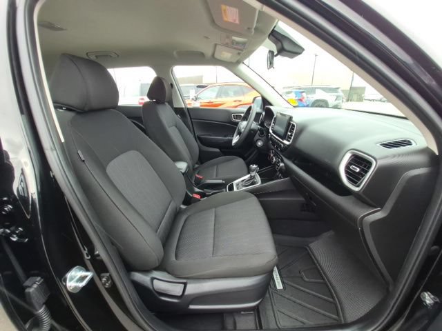 Used 2025 Hyundai Venue SE FWD image 17