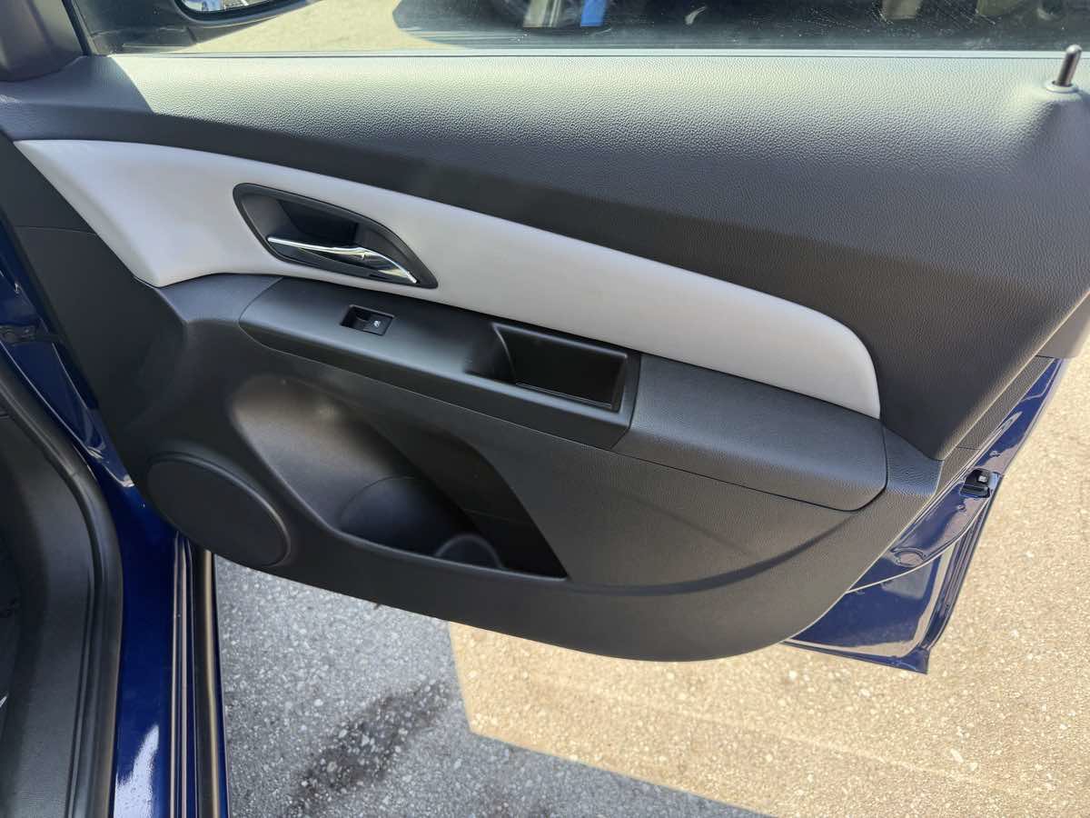 Used 2013 Chevrolet Cruze LS FWD image 14