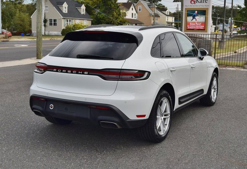Used 2023 Porsche Macan image 10