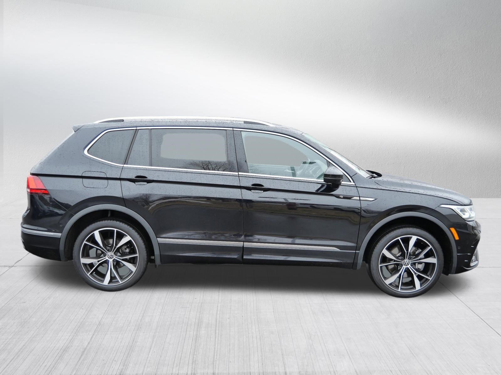 Used 2023 Volkswagen Tiguan SEL R-Line image 8