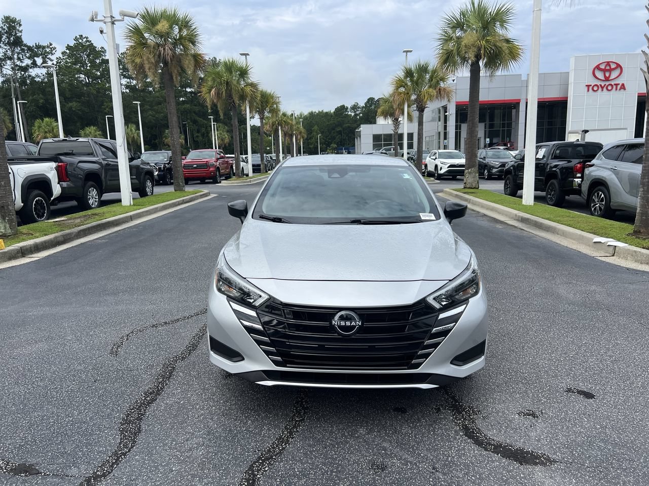 Used 2025 Nissan Versa S FWD image 3