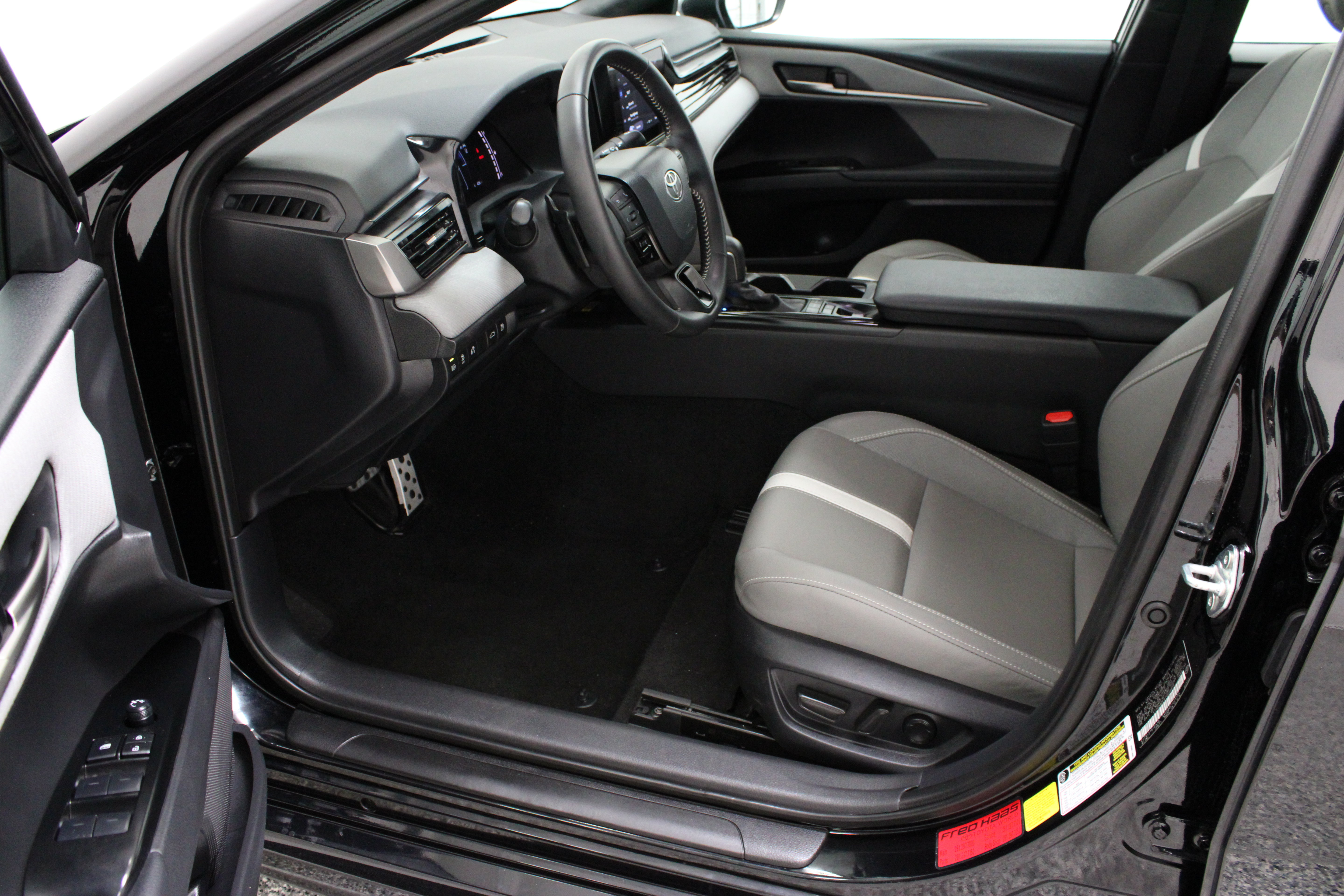 Used 2026 Toyota Camry SE w/ Convenience Package FWD image 14