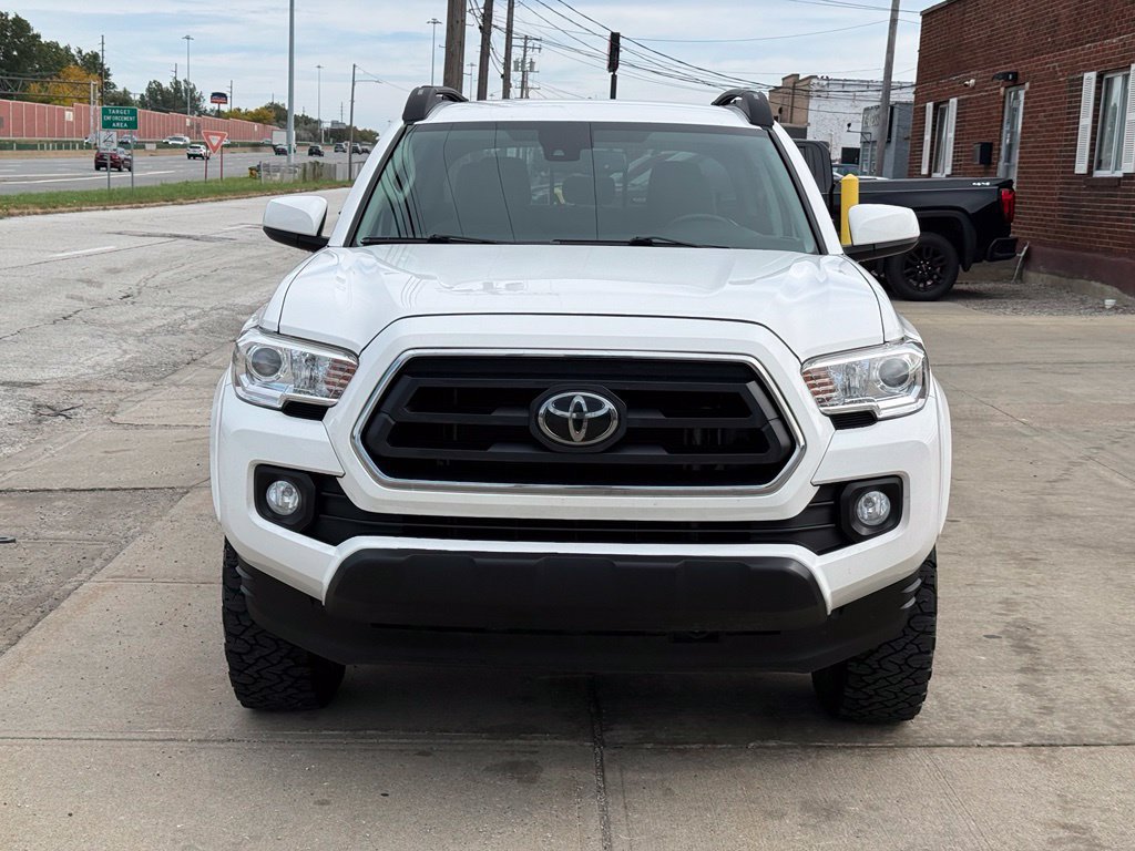 Used 2020 Toyota Tacoma SR5 w/ Blackout Package AWD/4WD image 2
