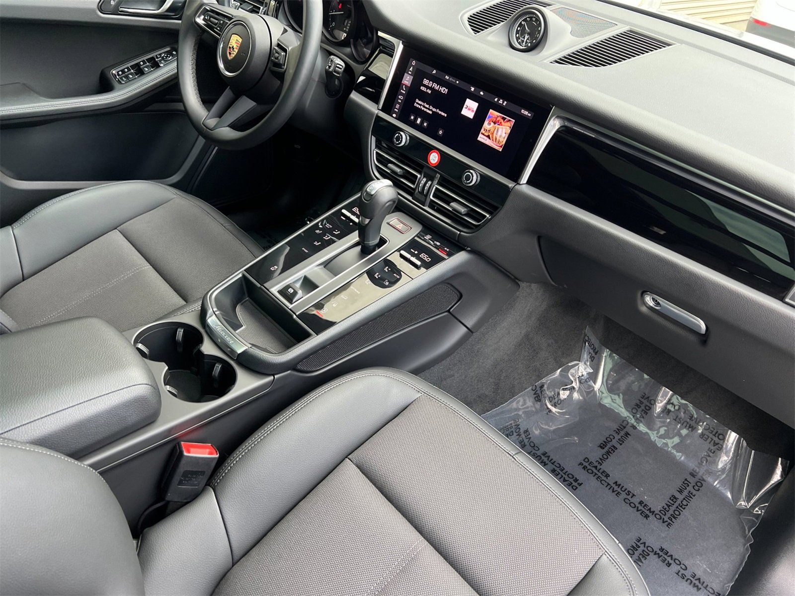 Used 2025 Porsche Macan image 18