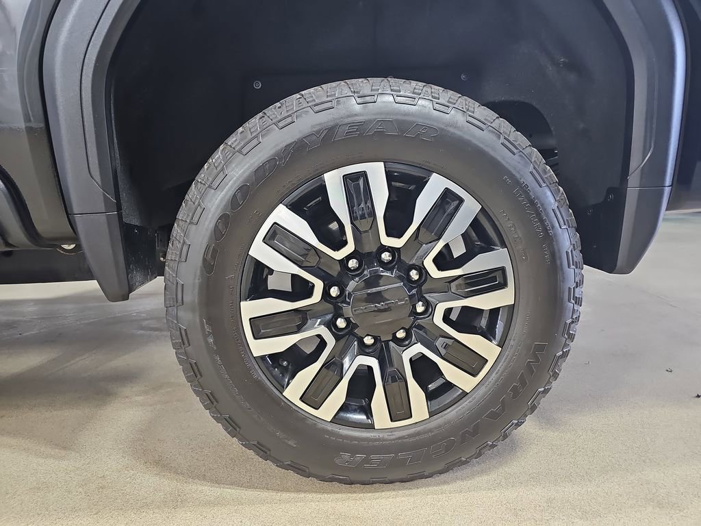 Certified 2025 GMC Sierra 2500 Denali Ultimate AWD/4WD image 37