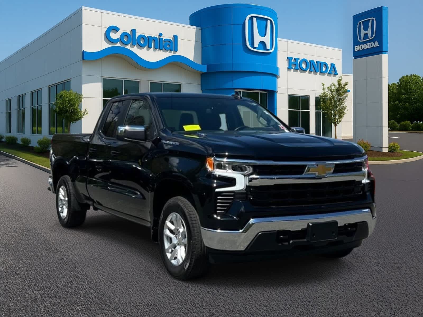 Used 2025 Chevrolet Silverado 1500 LT AWD/4WD image 9