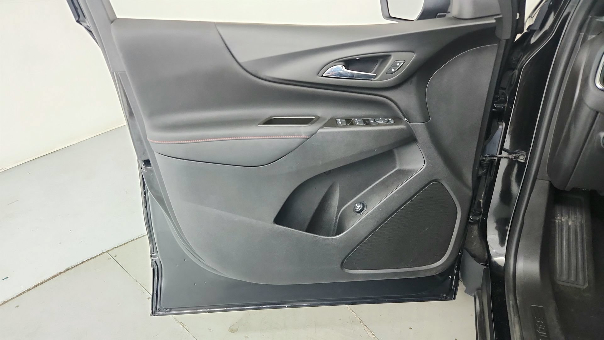 Used 2024 Chevrolet Equinox RS FWD image 16