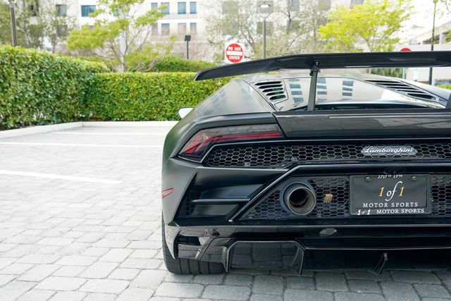 Used 2022 Lamborghini Huracan EVO image 24