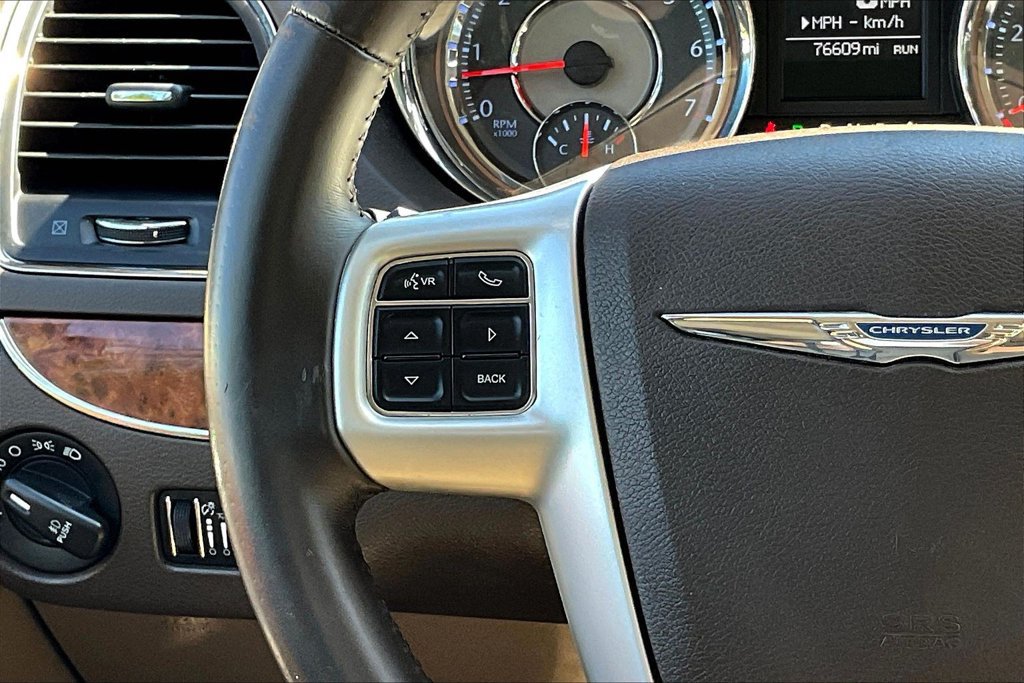 Used 2015 Chrysler Town & Country Touring FWD image 11