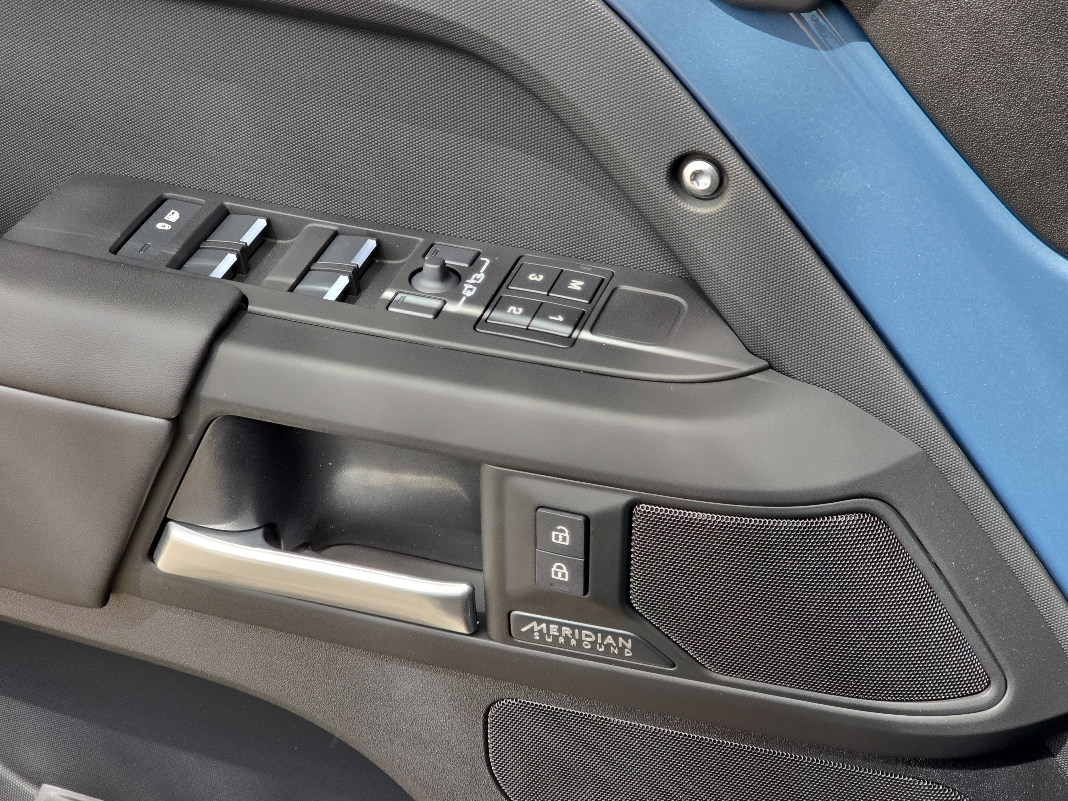 New 2026 Land Rover Defender 110 X-Dynamic SE AWD/4WD image 29
