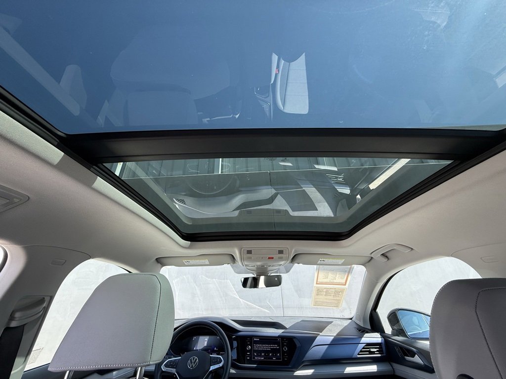 Certified 2024 Volkswagen Taos SE image 8