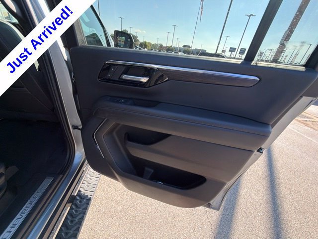 Used 2025 Chevrolet Suburban Z71 AWD/4WD image 36