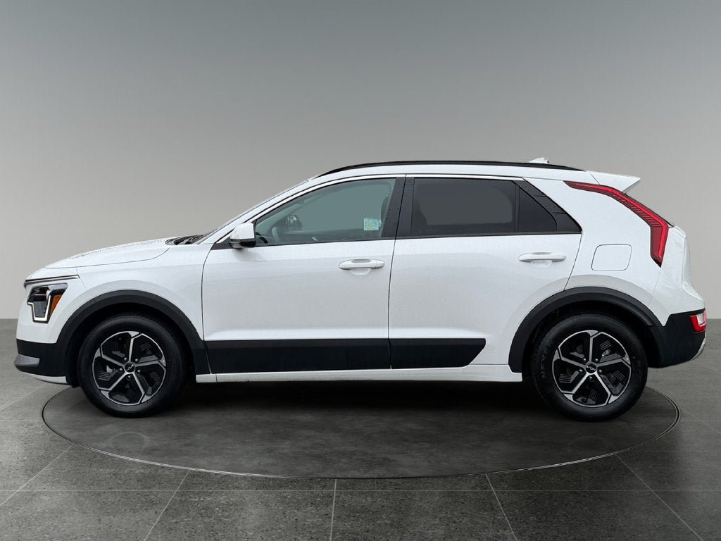 Used 2025 Kia Niro LX FWD image 6
