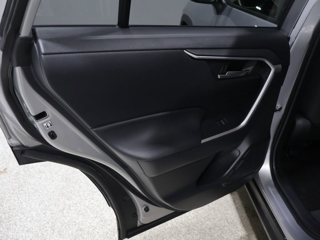 Used 2019 Toyota RAV4 XLE w/ Convenience Package image 18
