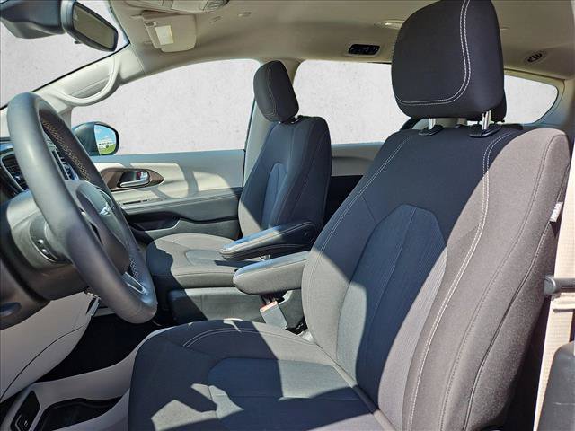 Used 2024 Chrysler Voyager LX FWD image 15