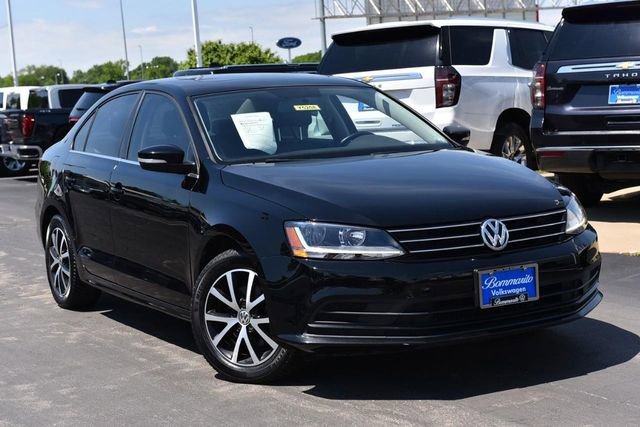 Used 2017 Volkswagen Jetta SE FWD image 2