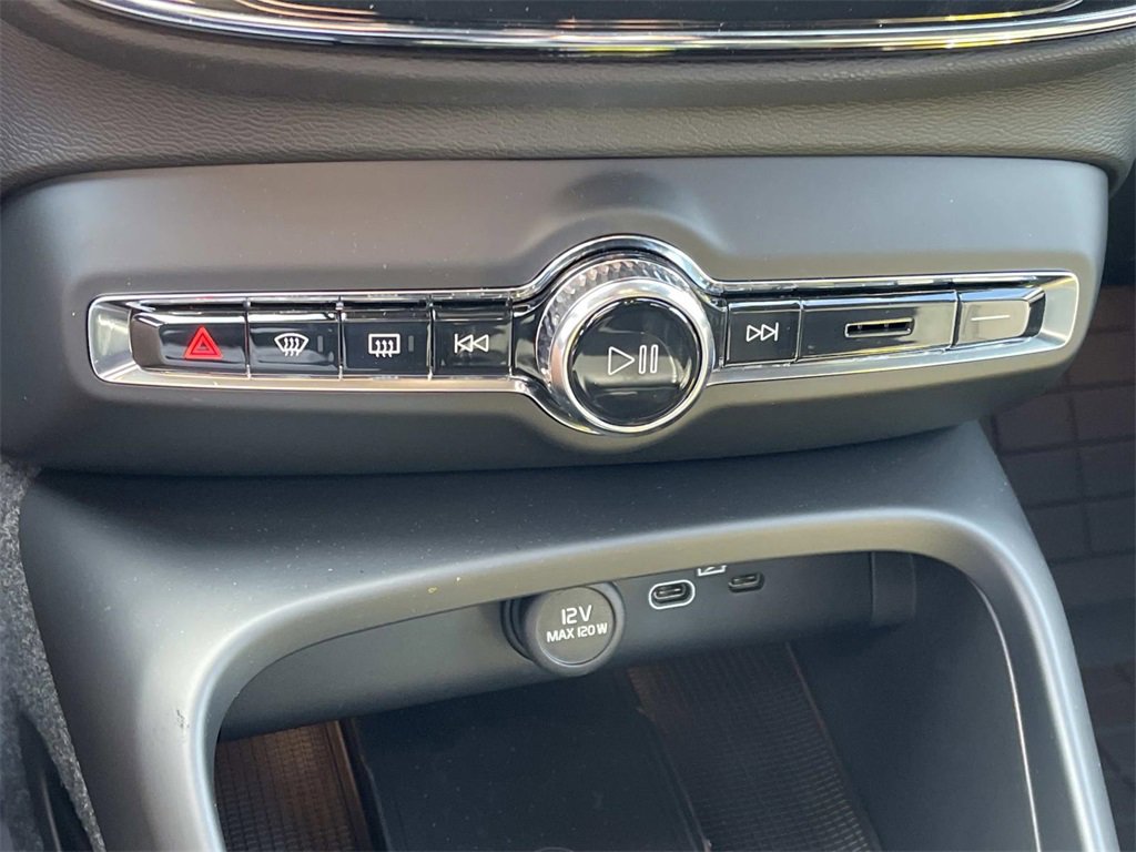 Used 2024 Volvo XC40 Recharge Plus w/ Protection Package Premier image 33