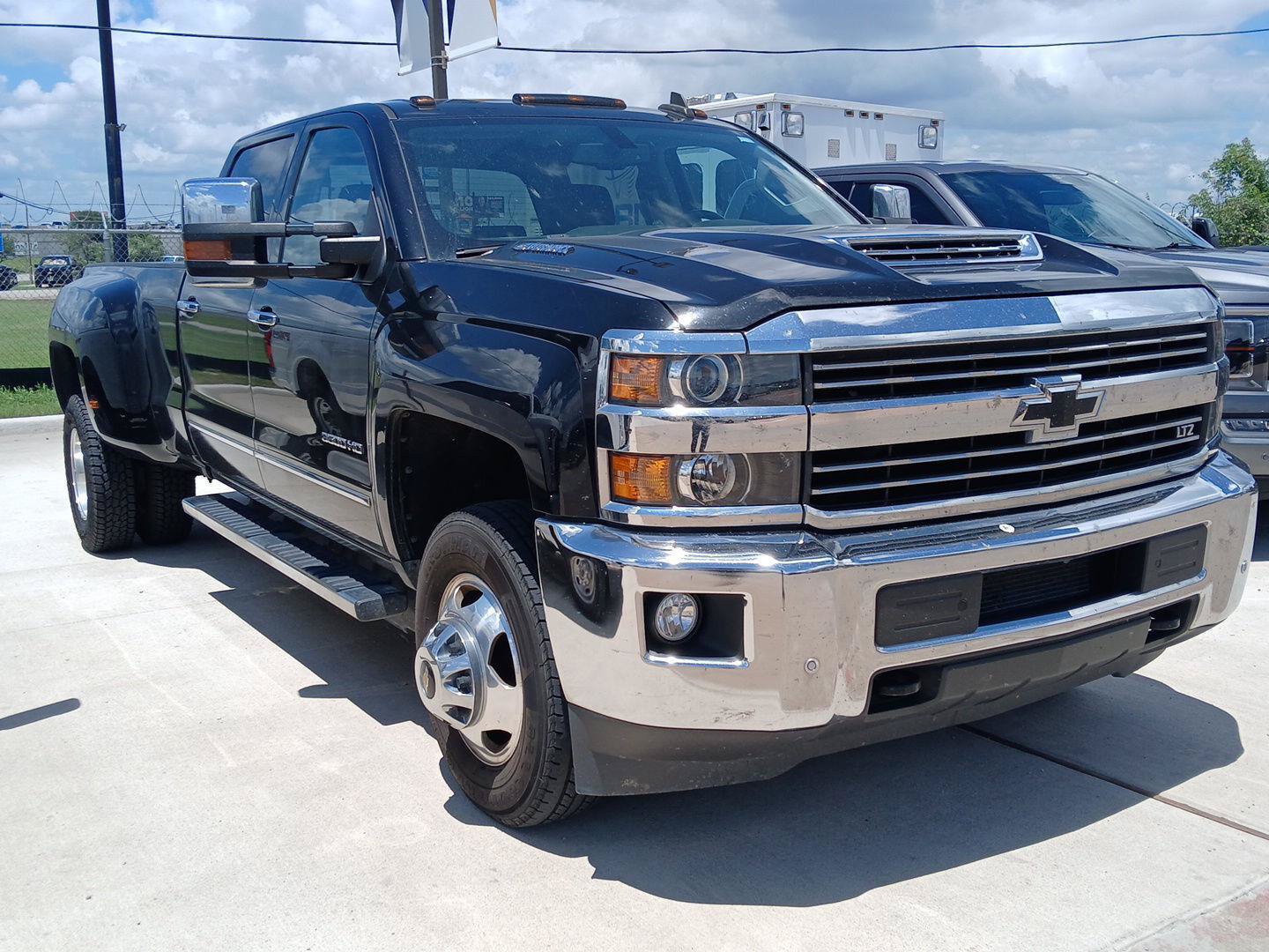 Used 2017 Chevrolet Silverado 3500 LTZ w/ Duramax Plus Package AWD/4WD image 5