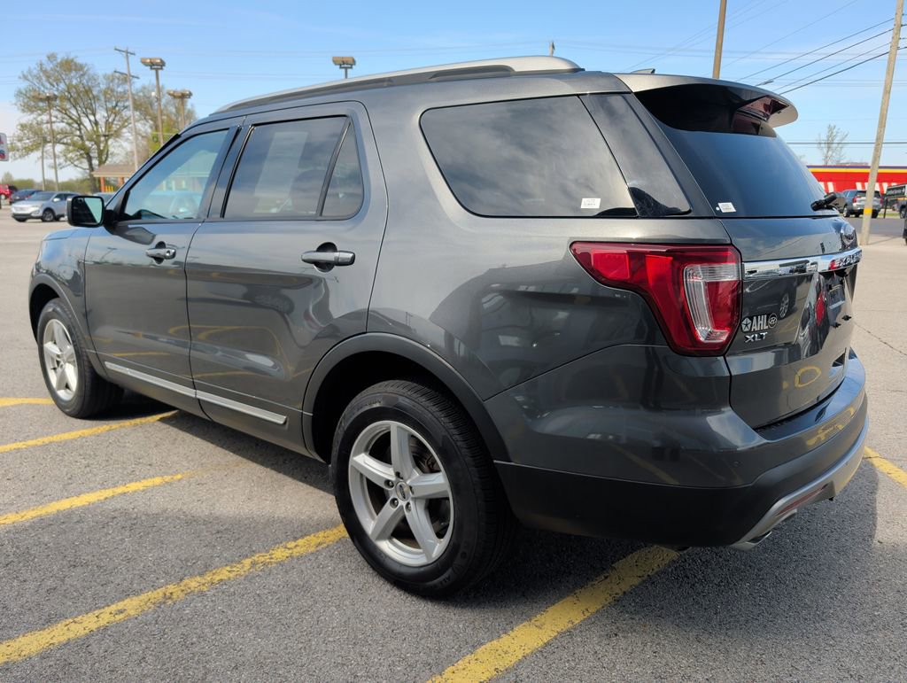 Used 2017 Ford Explorer XLT image 5