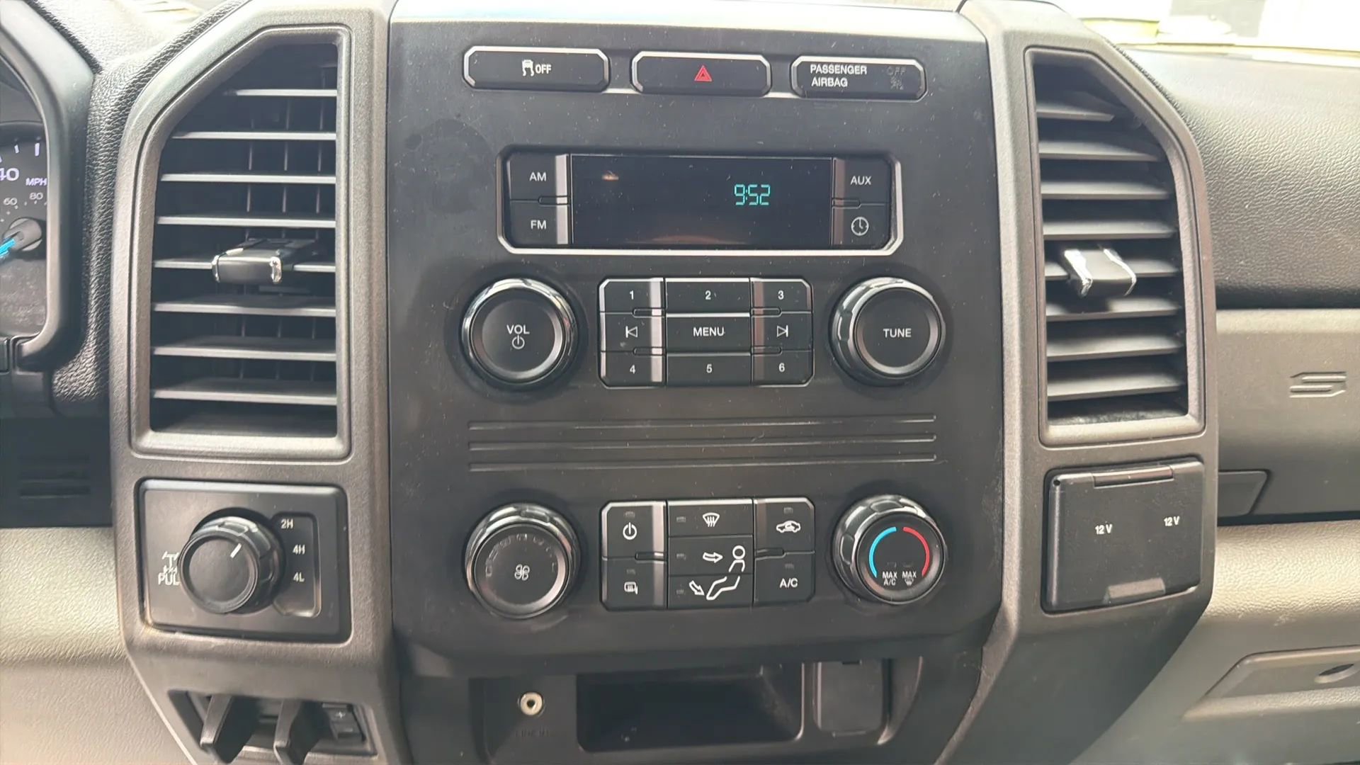 Used 2018 Ford F250 XL w/ Power Equipment Group AWD/4WD image 22