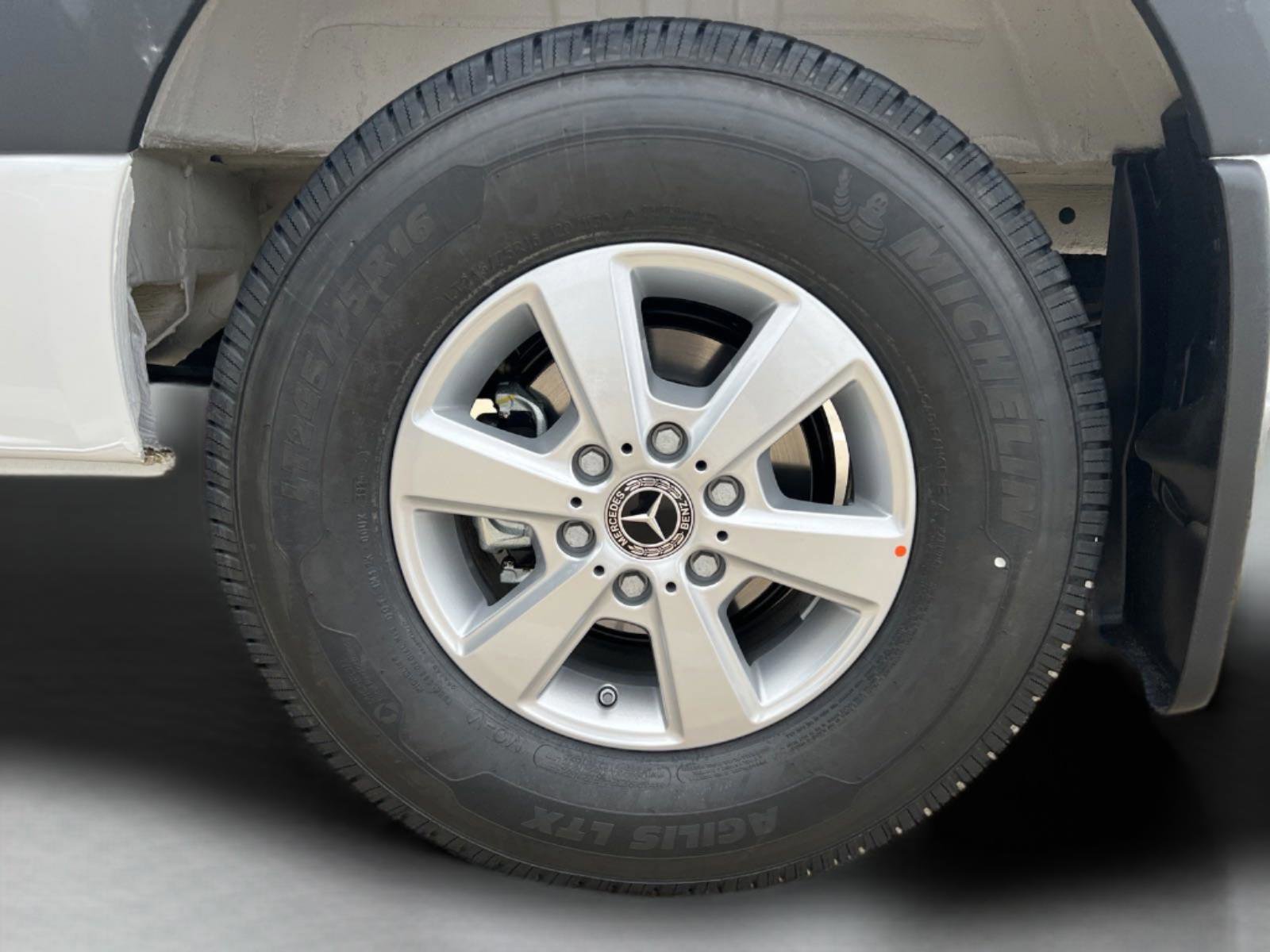 Used 2024 Mercedes-Benz Sprinter 2500 image 11