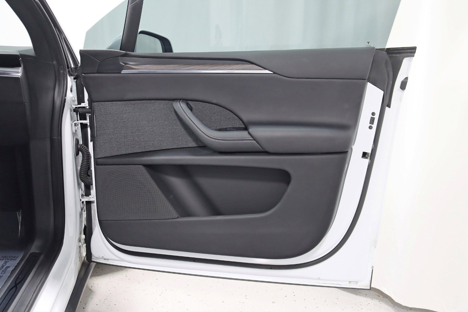 Used 2023 Tesla Model X image 37