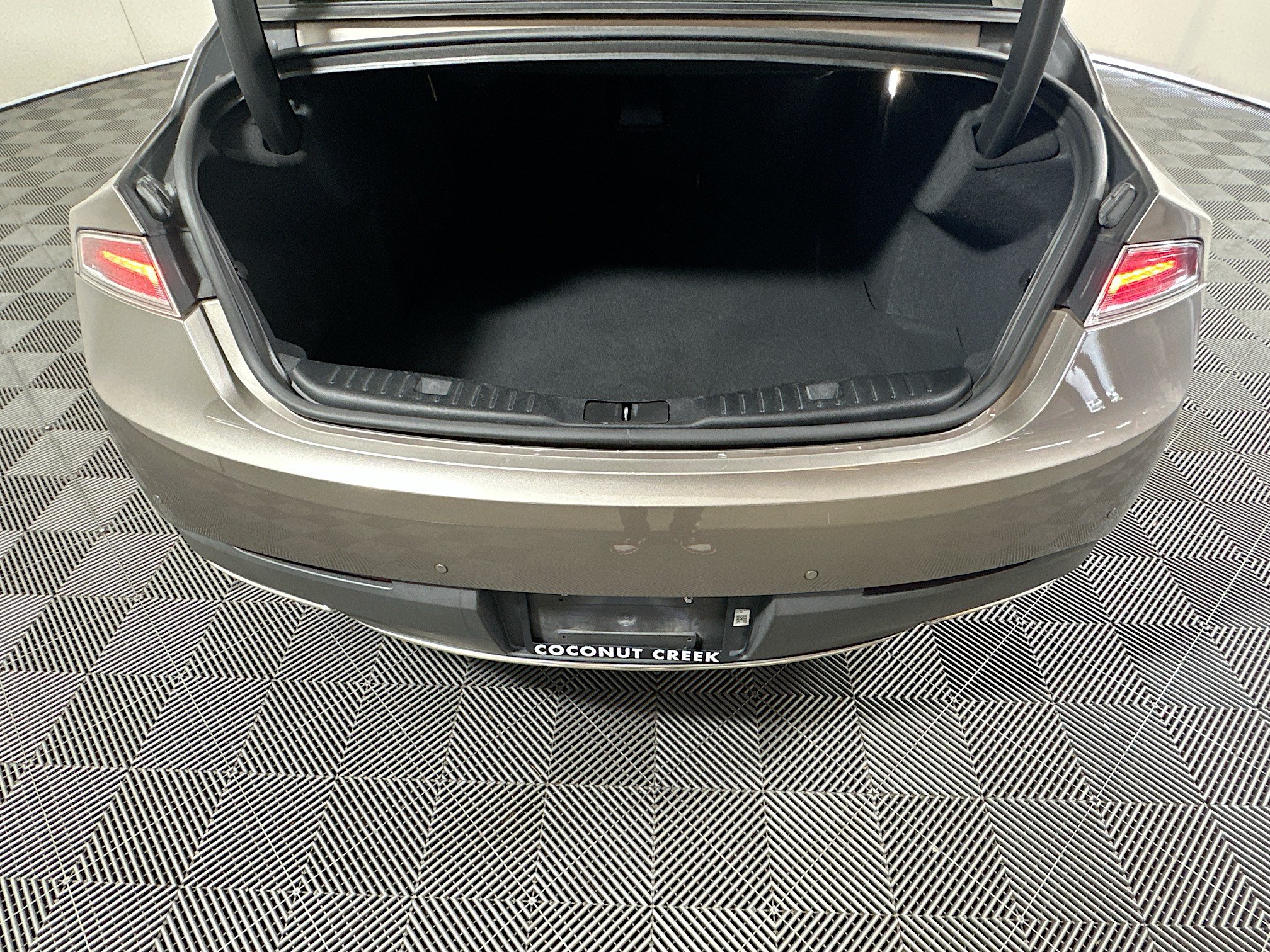 Used 2018 Lincoln MKZ Premiere w/ Magnetic Appearance Package FWD image 31