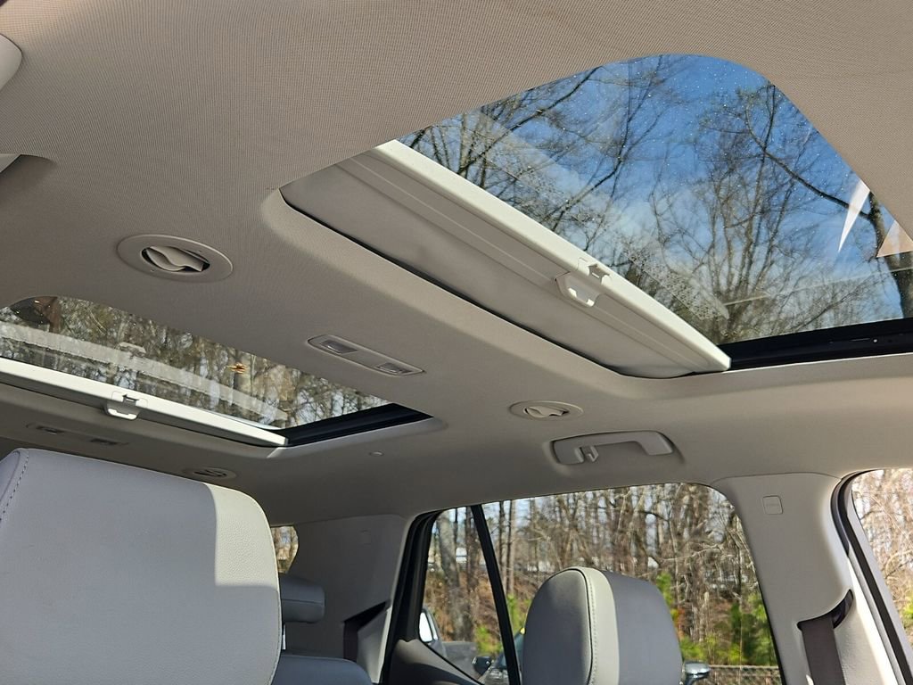 Used 2018 Chevrolet Traverse Premier w/ Driver Confidence II Package image 21