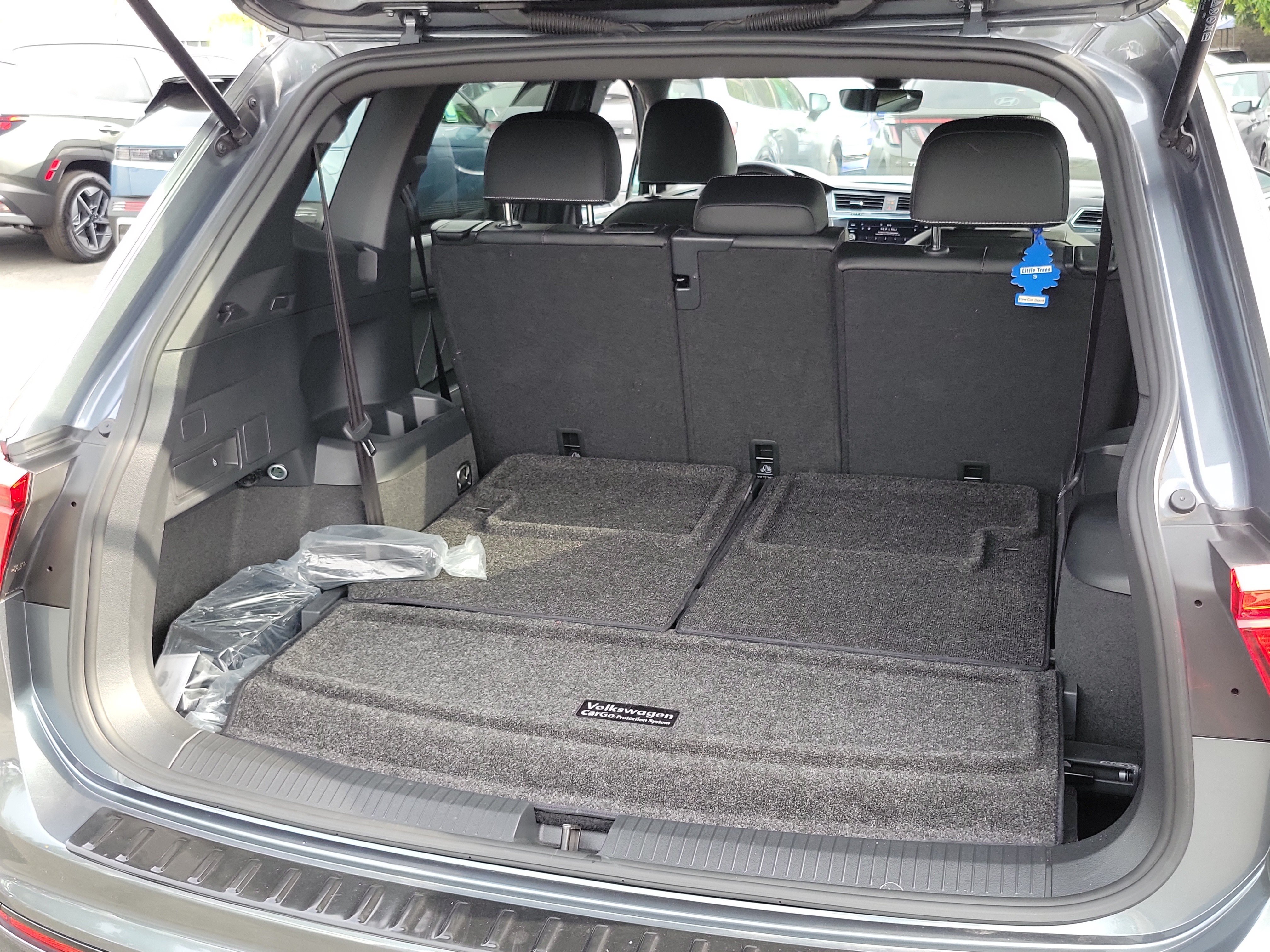 Used 2023 Volkswagen Tiguan SE R-Line FWD image 20
