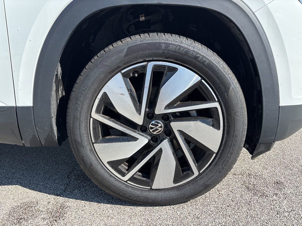 Used 2025 Volkswagen Atlas SE image 13