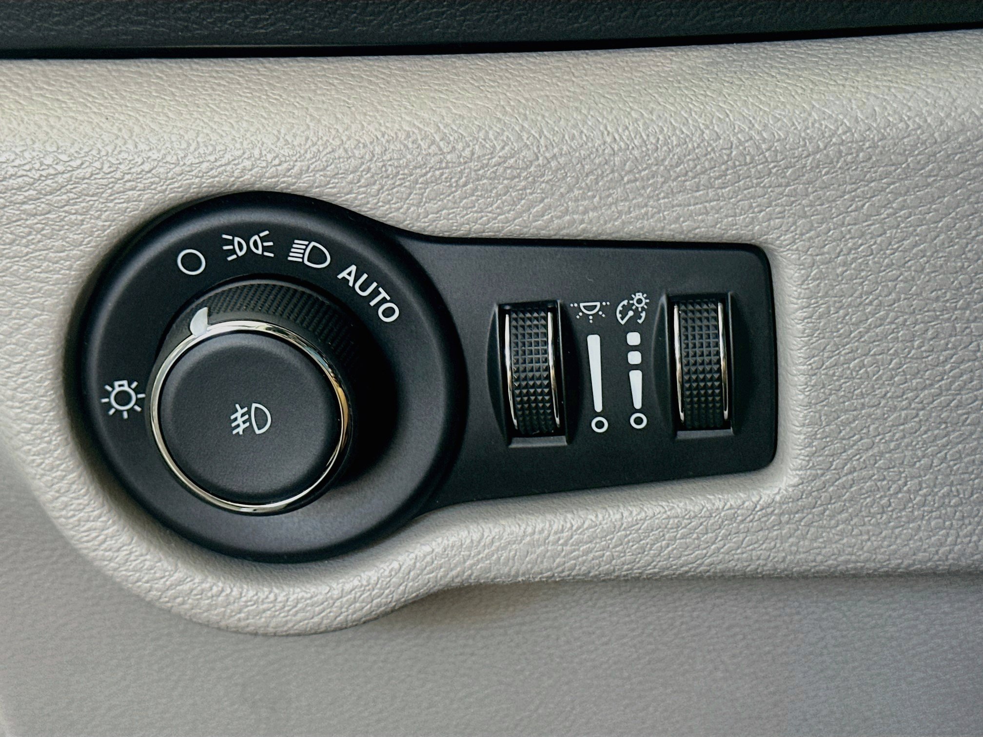 Used 2024 Chrysler Pacifica Touring-L FWD image 17