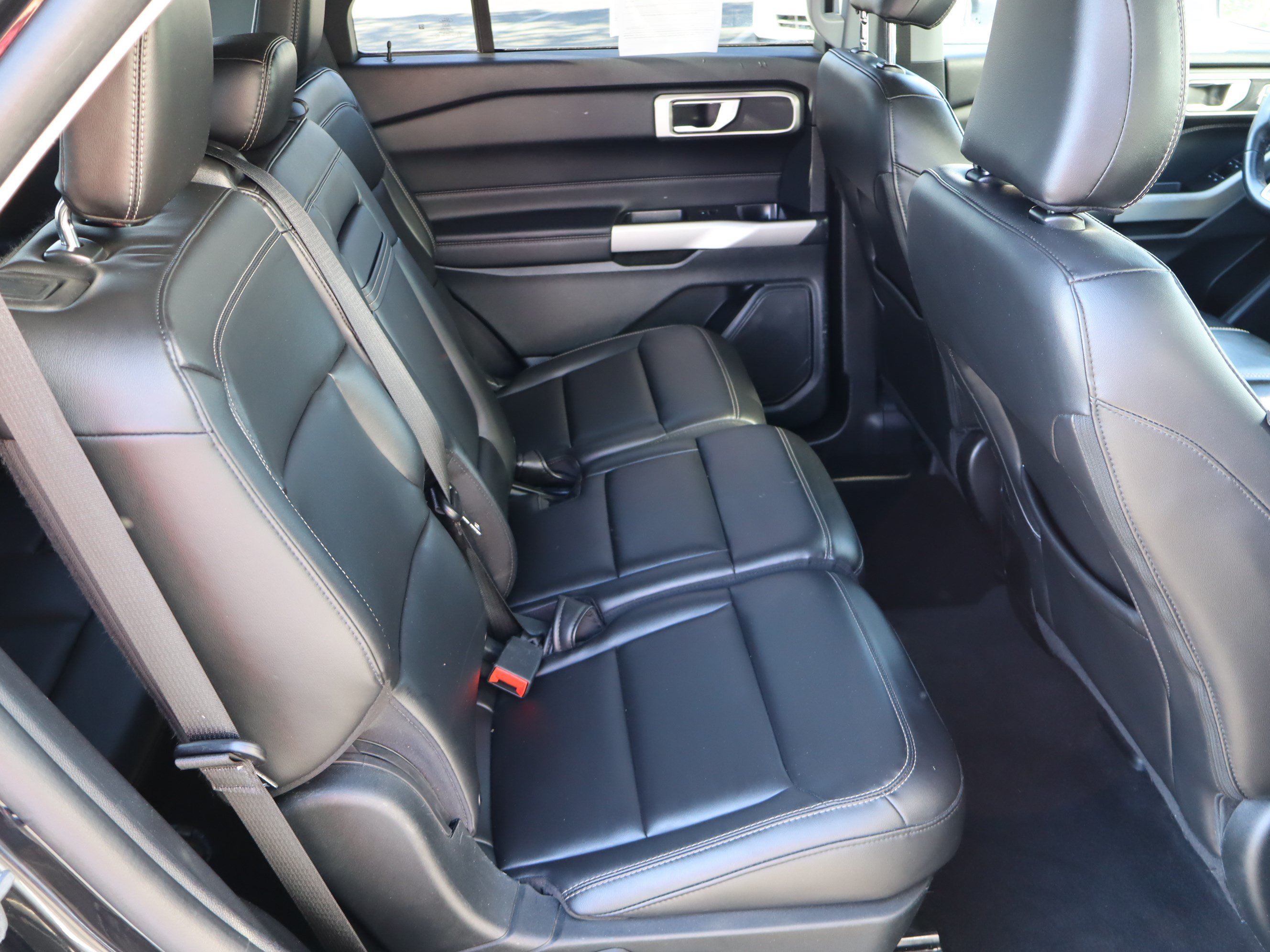 Used 2023 Ford Explorer XLT w/ Equipment Group 202A AWD/4WD image 35