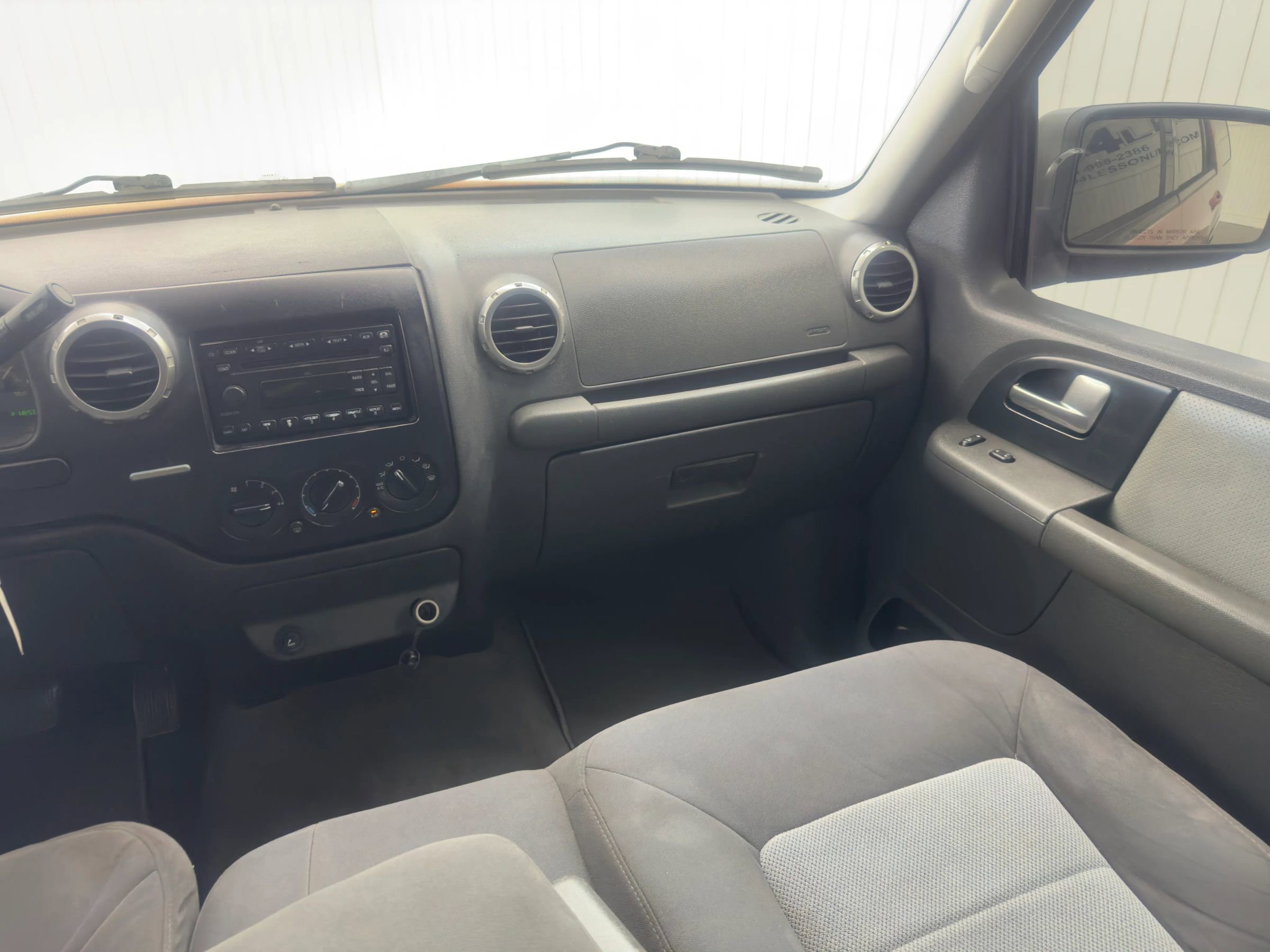 Used 2003 Ford Expedition XLT image 16