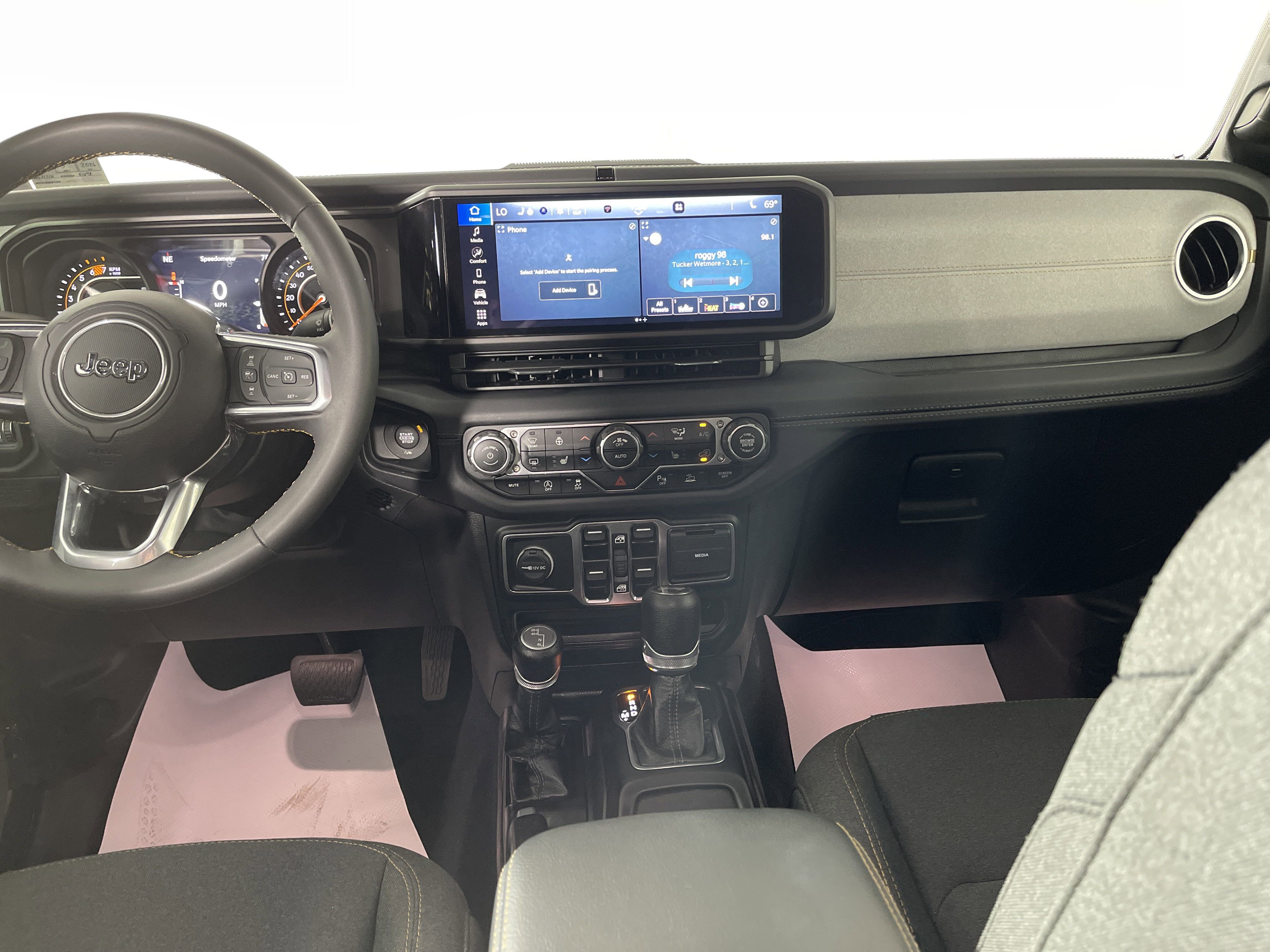 Used 2024 Jeep Wrangler Sahara w/ Safety Group image 14